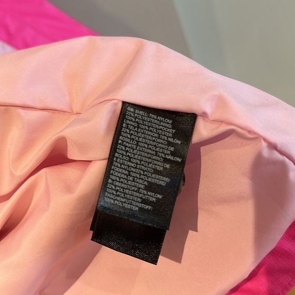 The North Face windbreaker with hood - Picture 9 of 9